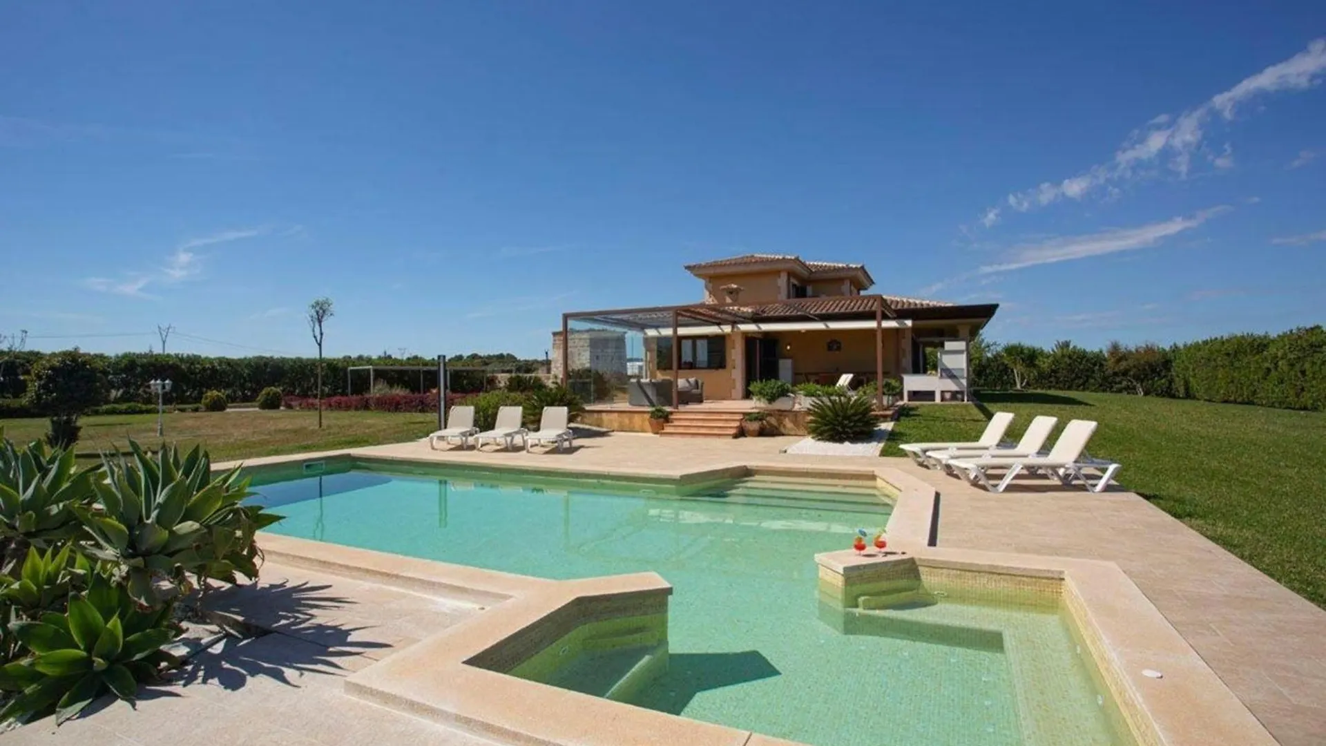 Holiday home Grosszuegige Finca Mit Beheizbarem Pool Und Jacuzzi Muro Spain